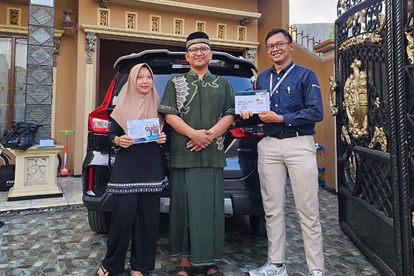 Pengiriman Mobil Suzuki Hitam